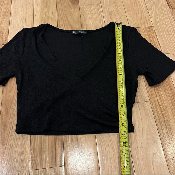 Zara Black Low Cut Crop Top Knit Shirt - Women’s Size Medium - Picture 4 of 5